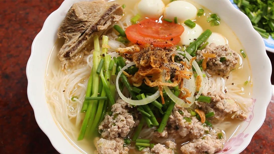 Bún thịt băm cà chua