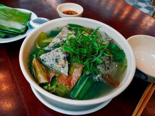 Canh chả  rau rừng