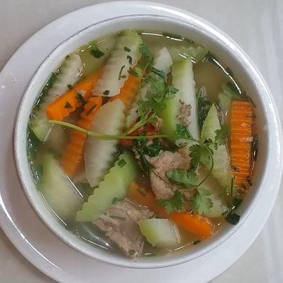 Canh su hào thịt bò.