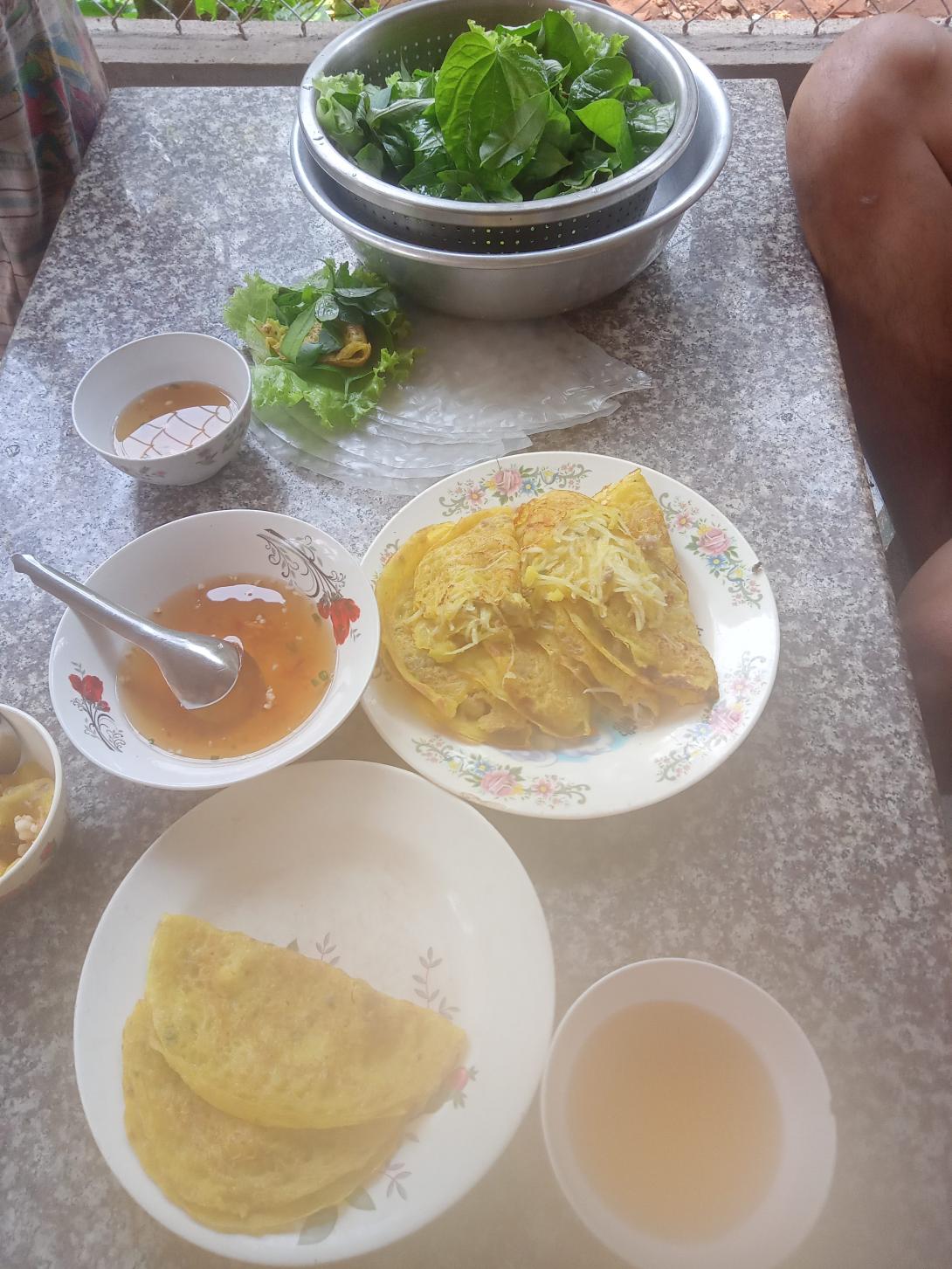 Bánh xèo tôm thịt 