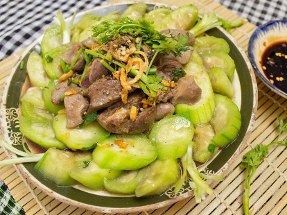 Mề gà xào mướp 