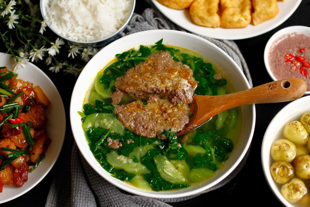 Nấu canh riêu cua