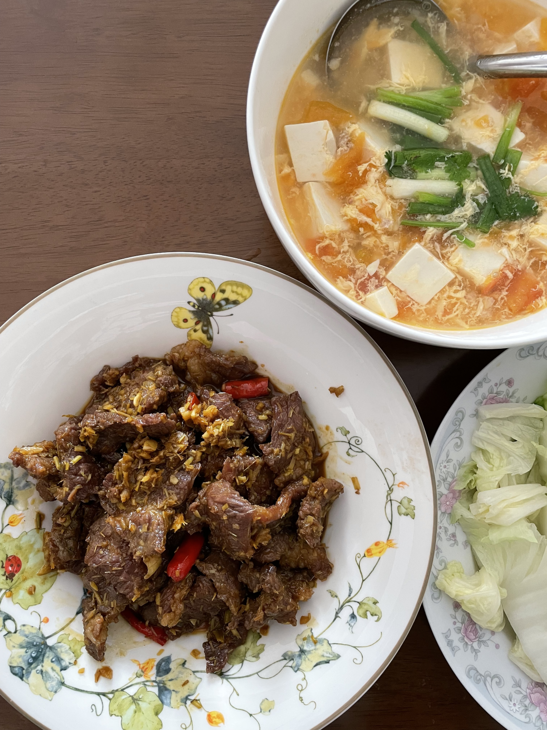 Thịt bò xào sả ớt, canh mây