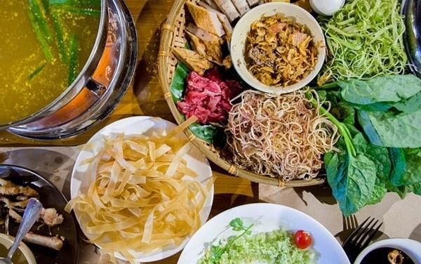 Lẩu riêu cua thập cẩm