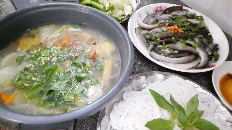 Canh chua bún rối