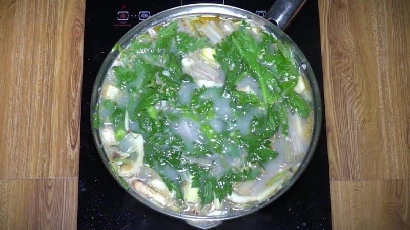 Canh chua rau cải đắng