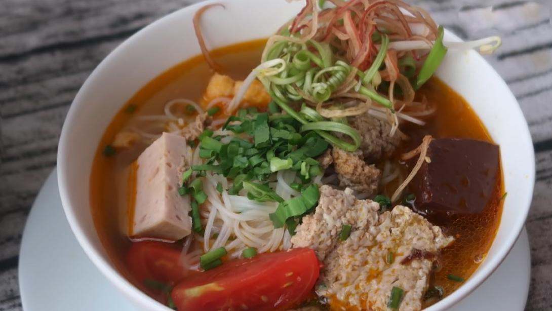 Bún riêu chả 