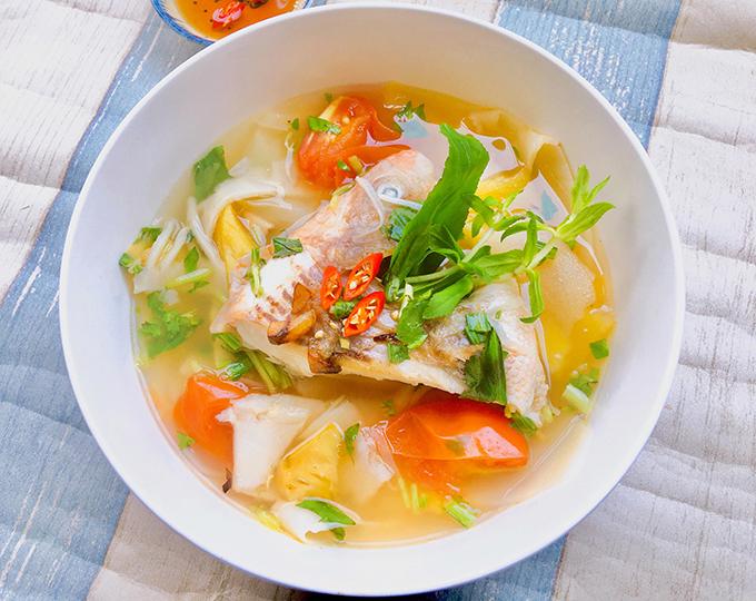 Canh cá điêu hồng nấu măng chua