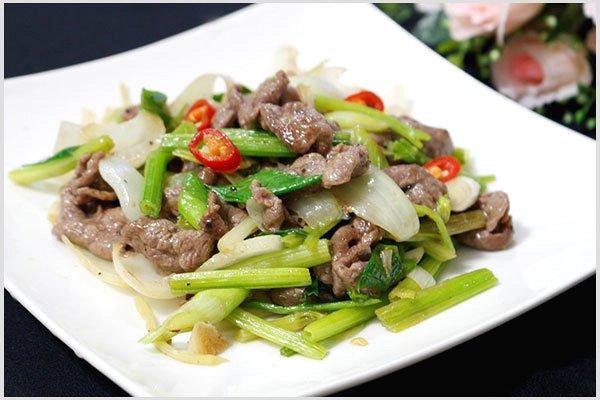 Thịt bò xào hành tây – cần tây