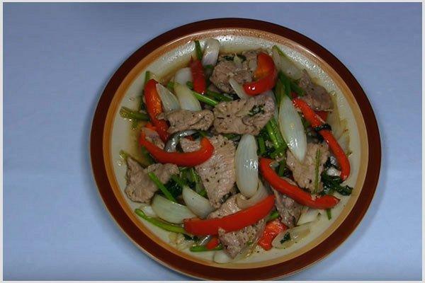 Thịt bò xào hành tây – cà chua