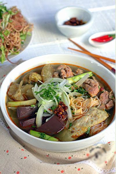 Bún bò tái gân