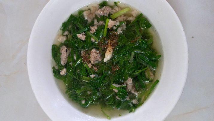 Canh rau cải thịt bằm.