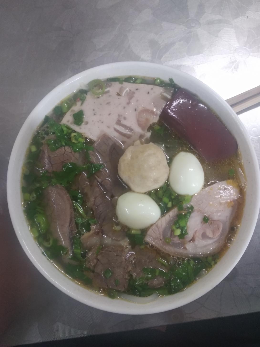 Bún bò trộn nước tương