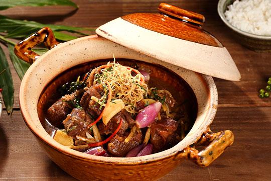 Bắp bò kho gừng sả.