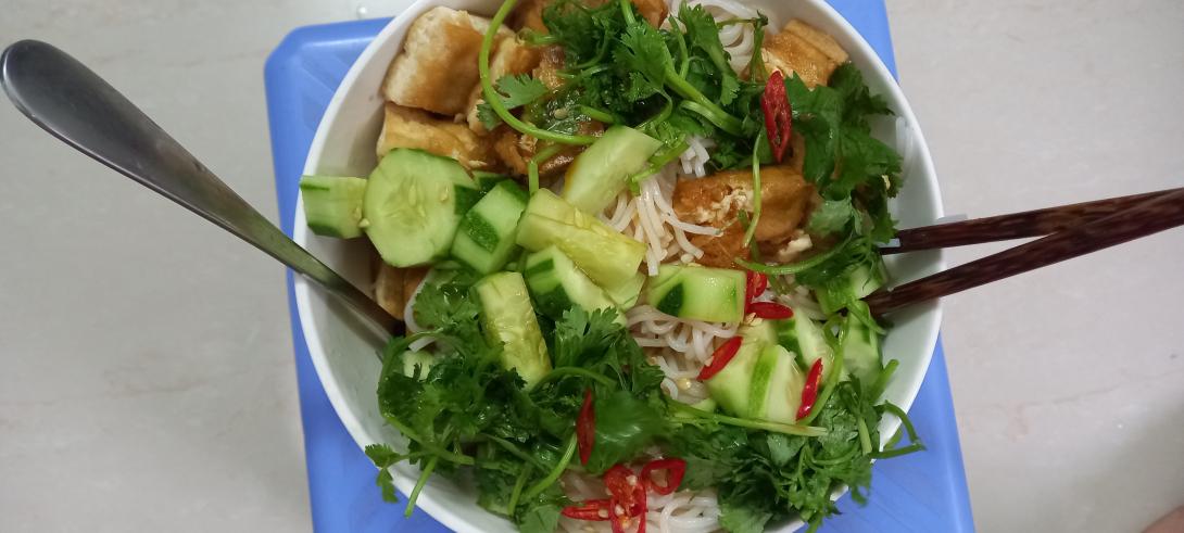 Bún dưa leo nước tương maggi ngon bá cháy