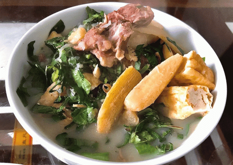 Canh chuối xanh hầm xương