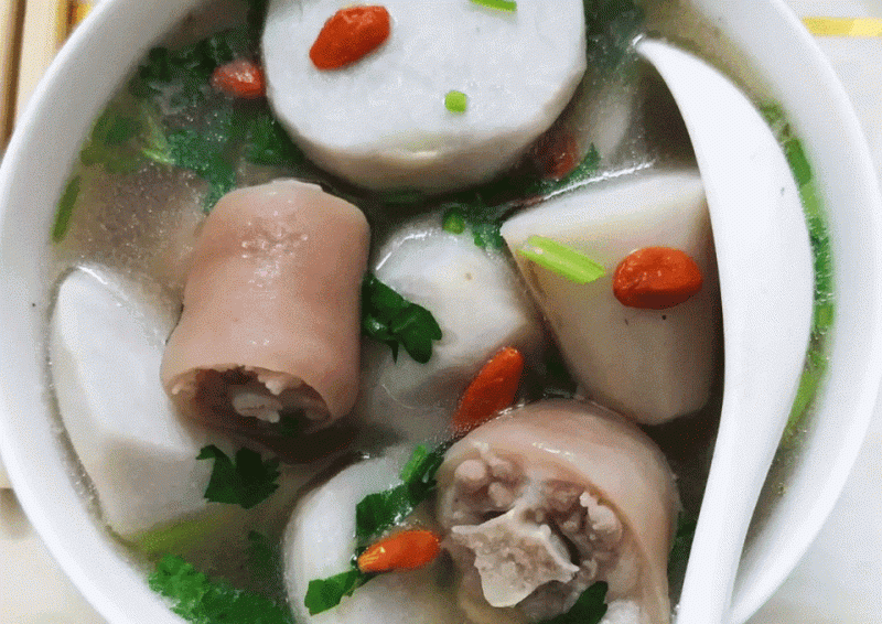 Canh đuôi heo hầm khoai