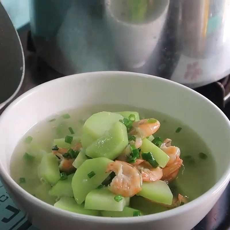 Canh su su nấu tôm