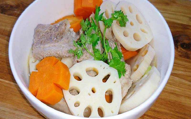 Canh sườn hâm củ sen