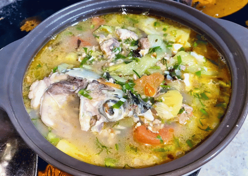 Canh cá nấu chua