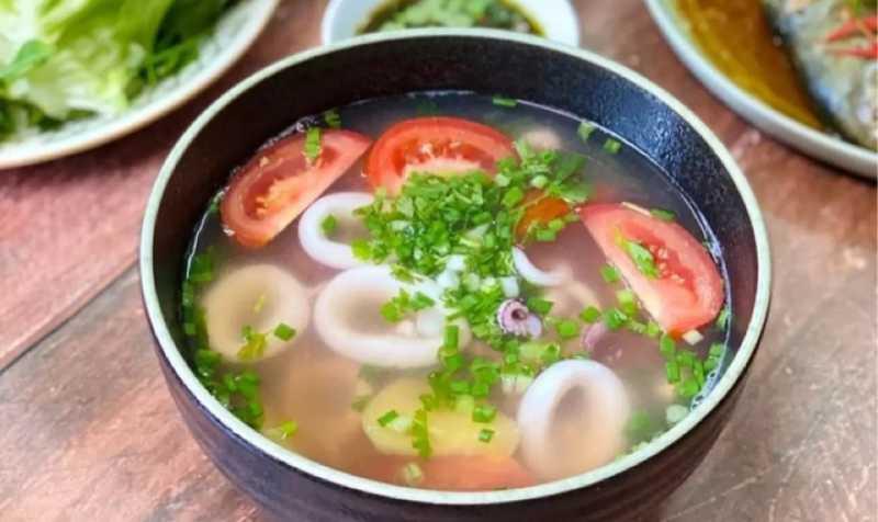 Canh mực nấu lá ngót