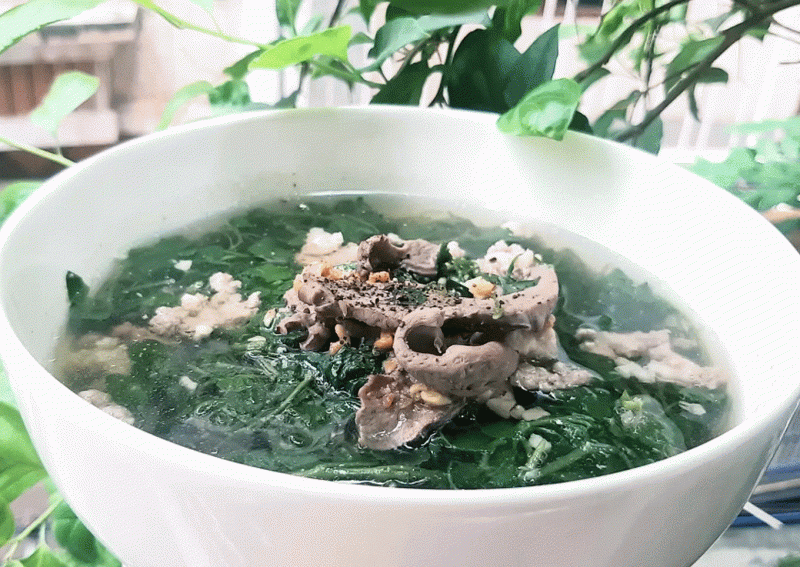 Canh cải xoong nấu tim heo