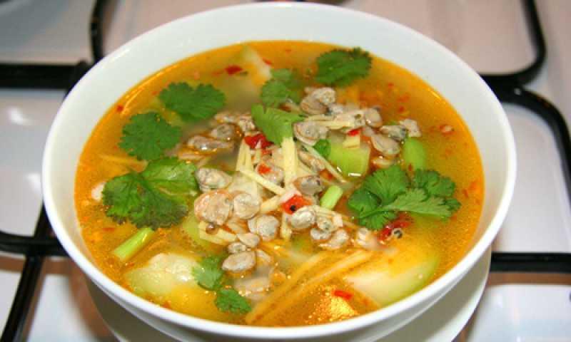 Canh hến nấu bí xanh