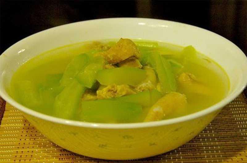 Canh bí nấu cổ cánh gà