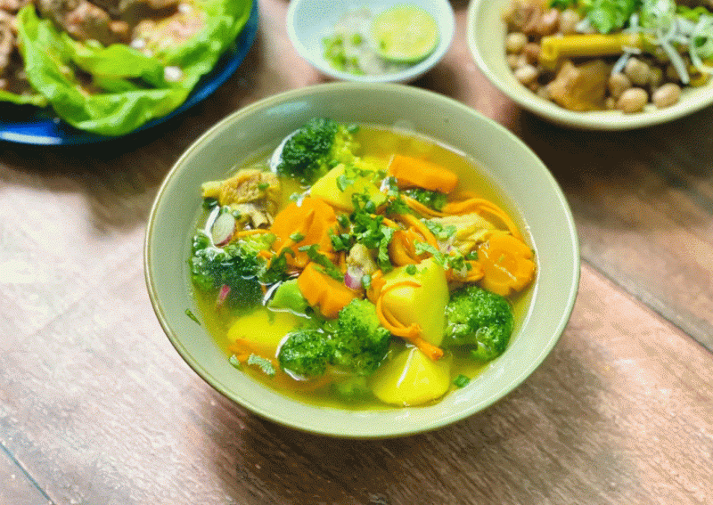 Canh bông cải xanh nấu nấm