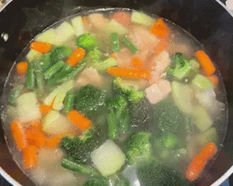 Canh soup nấu thịt gà