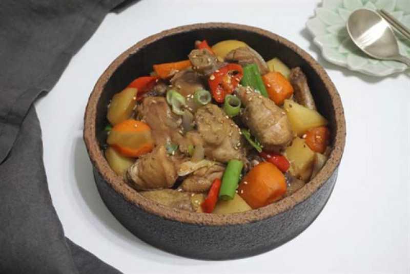 Thịt gà kho khoai tây 