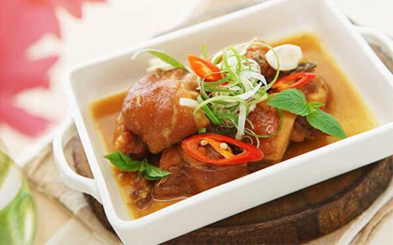 Thịt gà kho gừng sả 