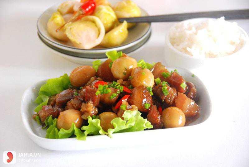 TRỨNG CÚT CHIÊN KHO ĐẬU HŨ