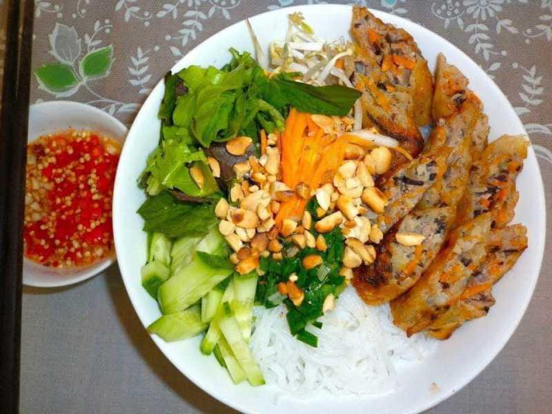 Bún chả giò chay