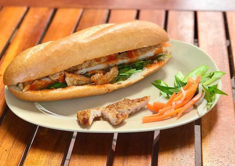 Bánh mì chả cá 