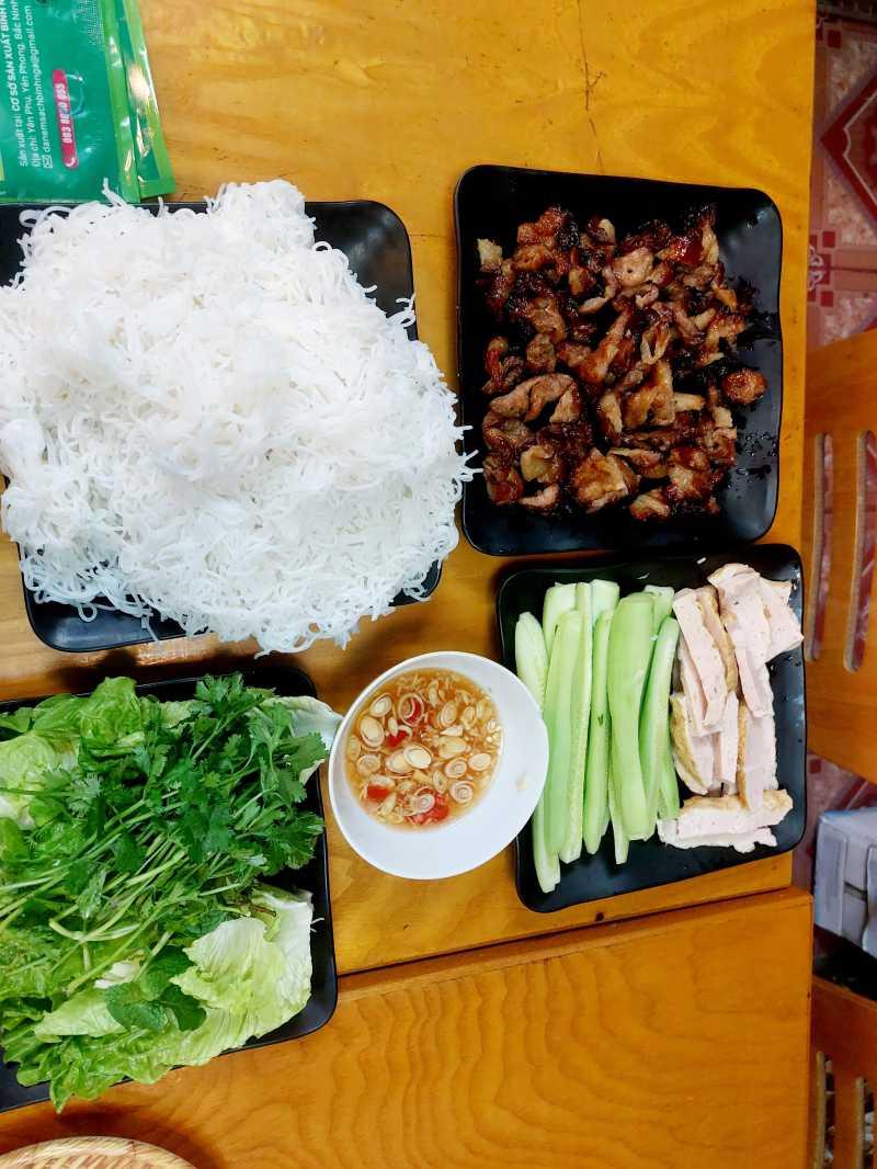 Bún cuốn chả nướng