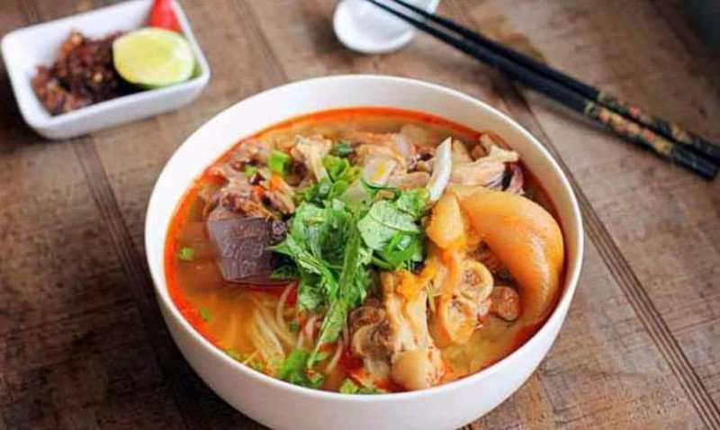 Bún riêu gio heo 