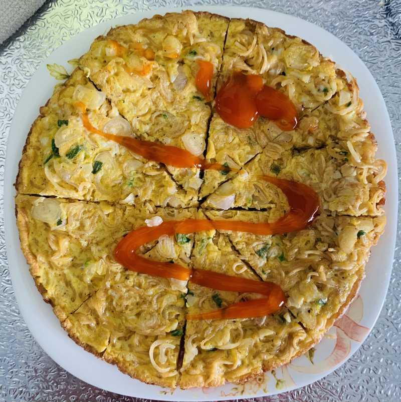 Pizza mì trứng