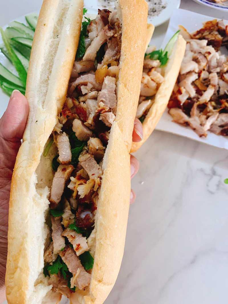 Bánh mì thịt heo quay