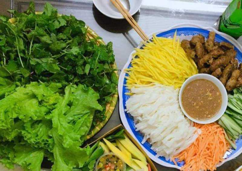 Bánh tráng cuốn rau sống