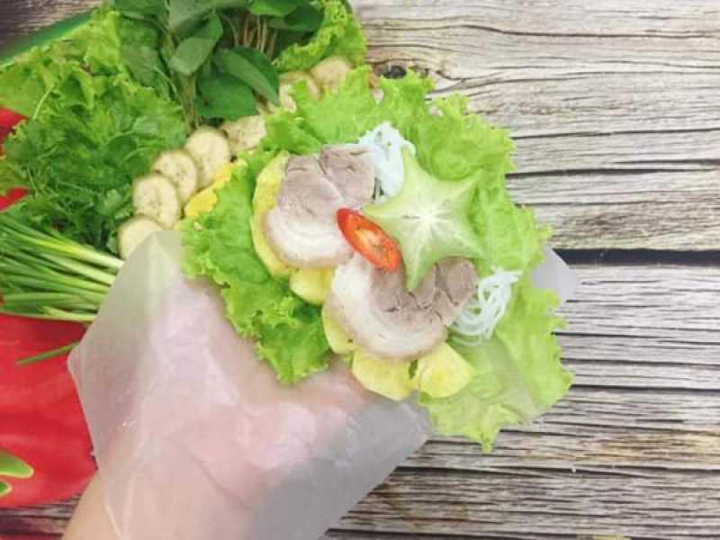 Thịt luộc cuốn bánh tráng