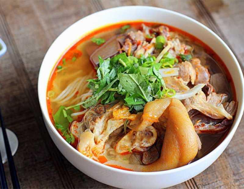 Bún bò giò heo