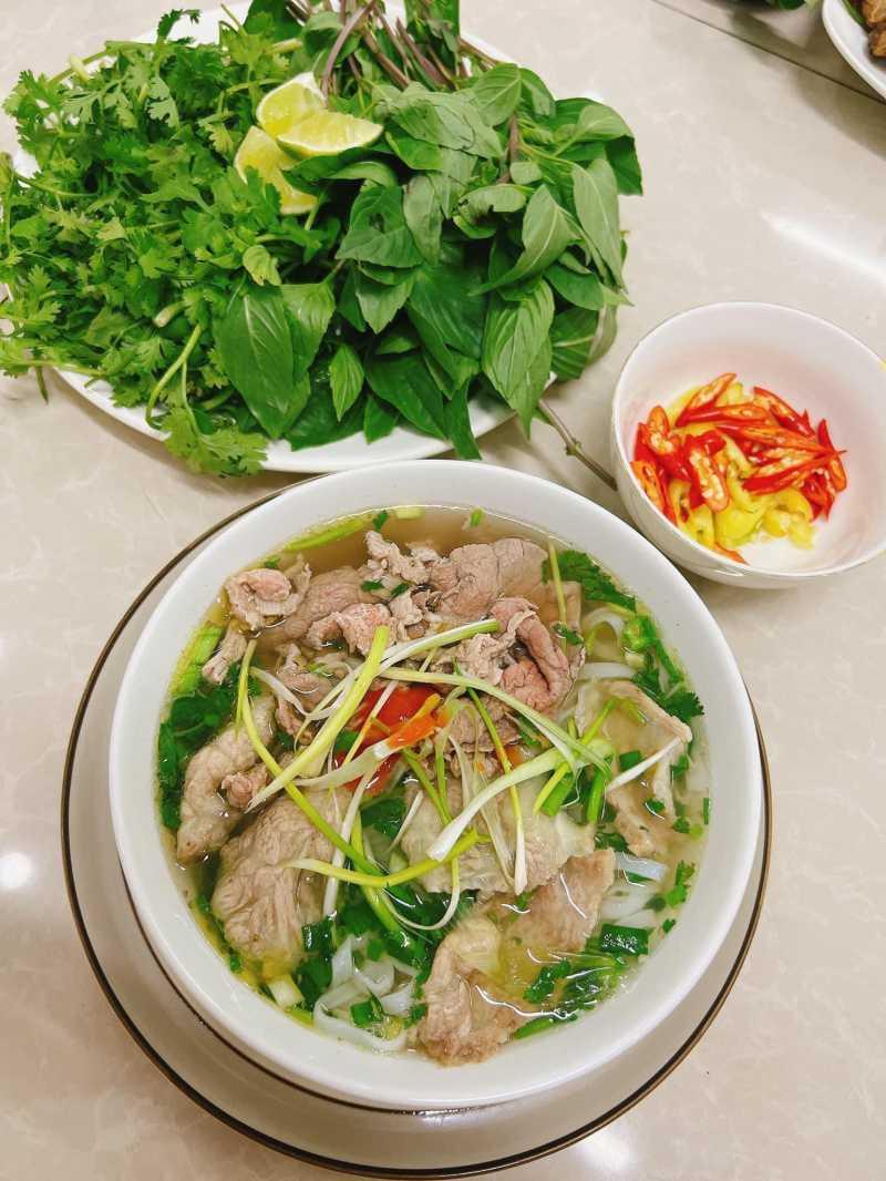 Phở bò tái