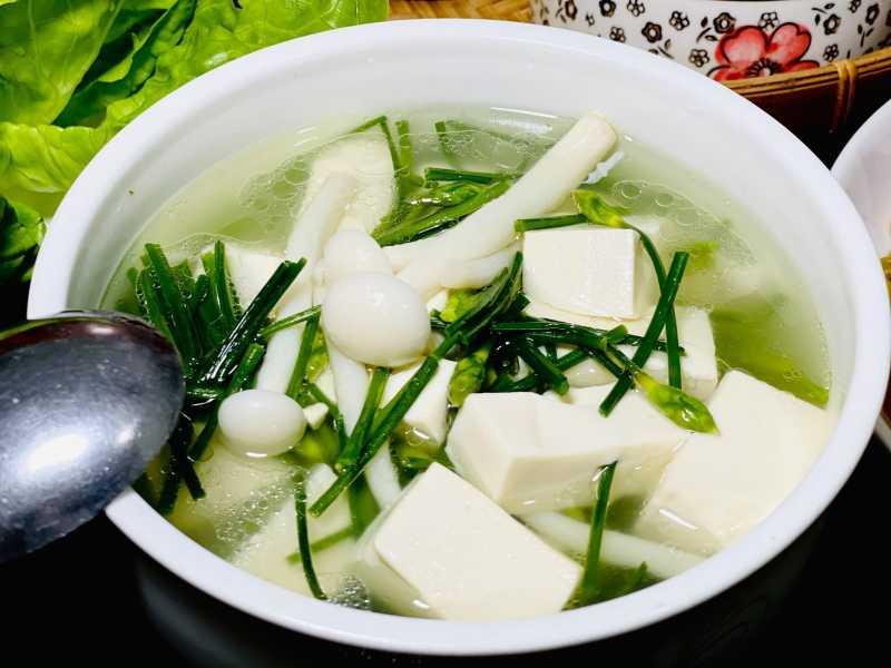 Canh nấm đậu phụ non