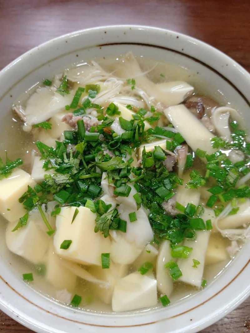 Canh măng nấu xương