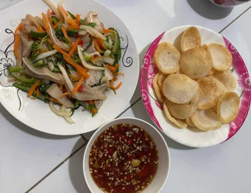 Gỏi tai heo tam hoa