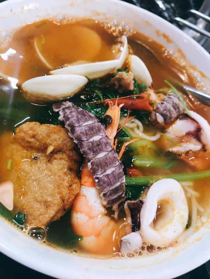 Bún chả hải sản