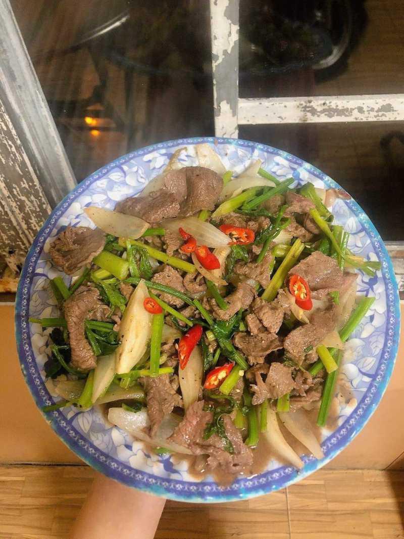 Bò xào cần tây