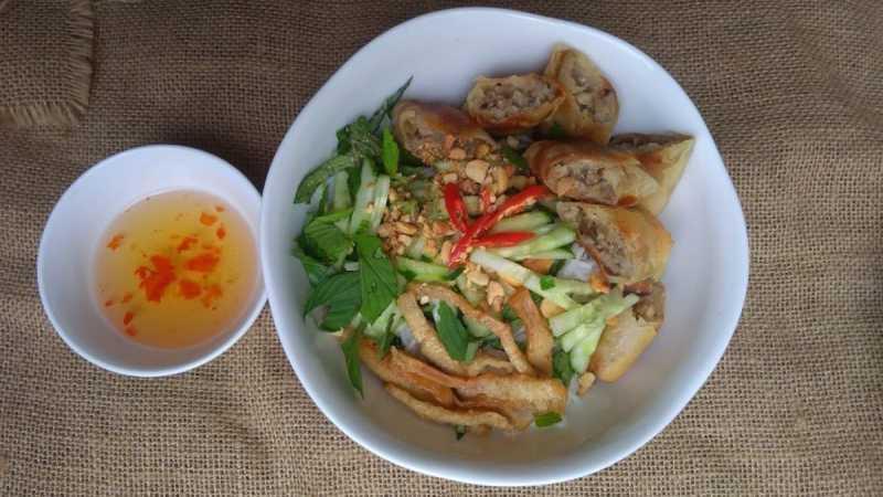 Bún chả giò 