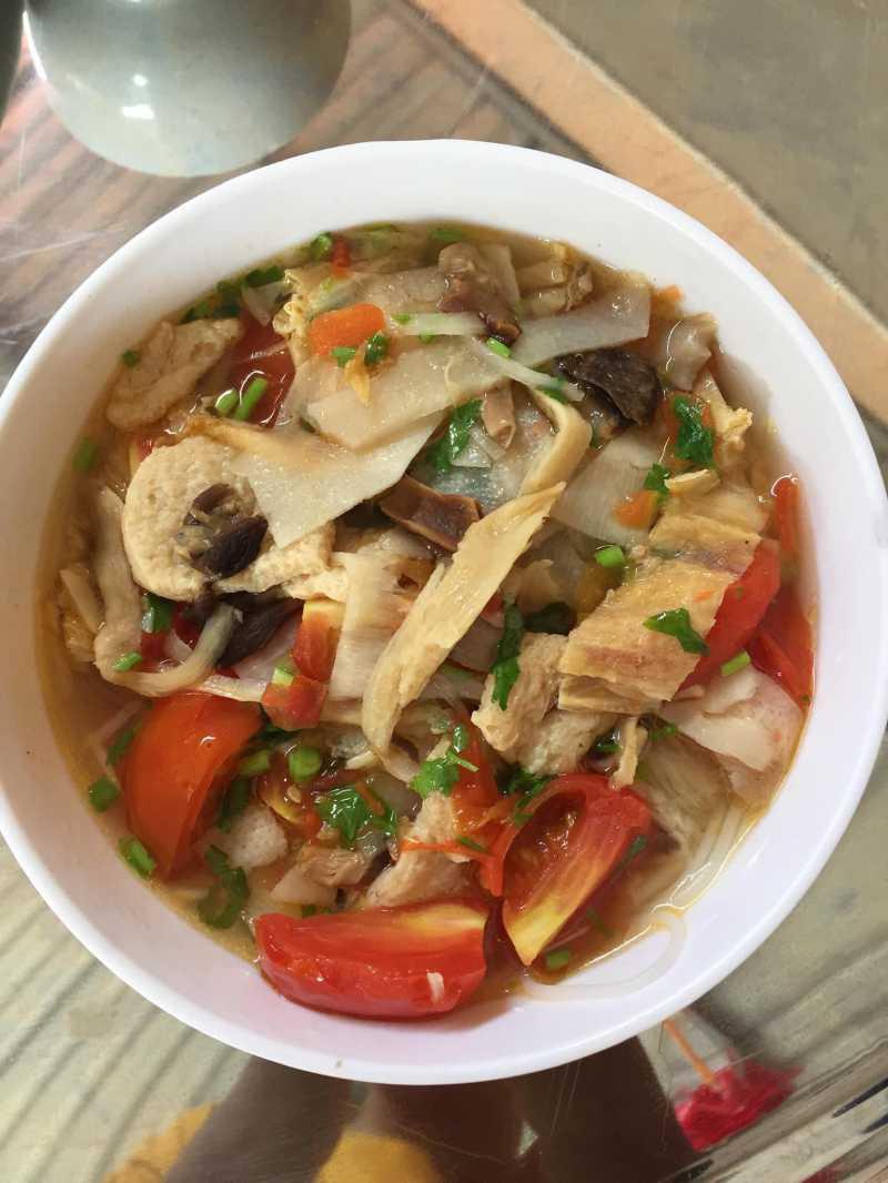 Bún cà chua chay